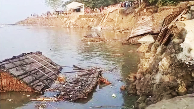 Malda:গঙ্গার ভাঙনে কার্যত বিপর্যস্ত মালদা! বিপাকে মানুষজনেরা